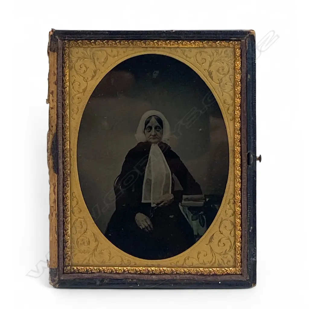 Leather covered ambrotype – woman in mourning with book, Image 1++